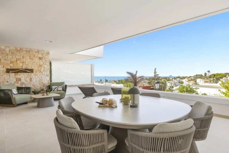 R5494015 | Ground Floor Apartment in Estepona – 2 beds, 2 baths