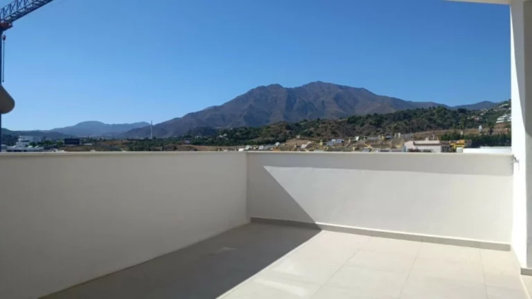 R5492638 | Ground Floor Apartment in Estepona – 2 beds, 2 baths