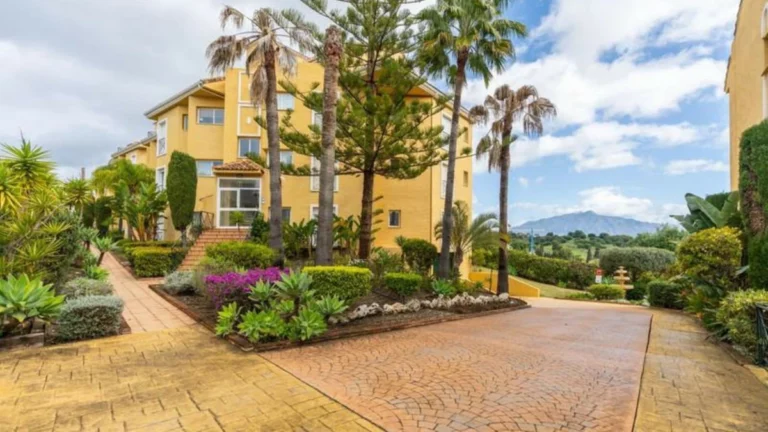 R5442292 | Penthouse in Bel Air – 3 beds, 3 baths