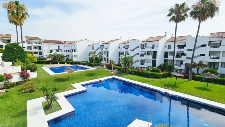 R5478877 | Penthouse Duplex in Bel Air – 3 beds, 3 baths