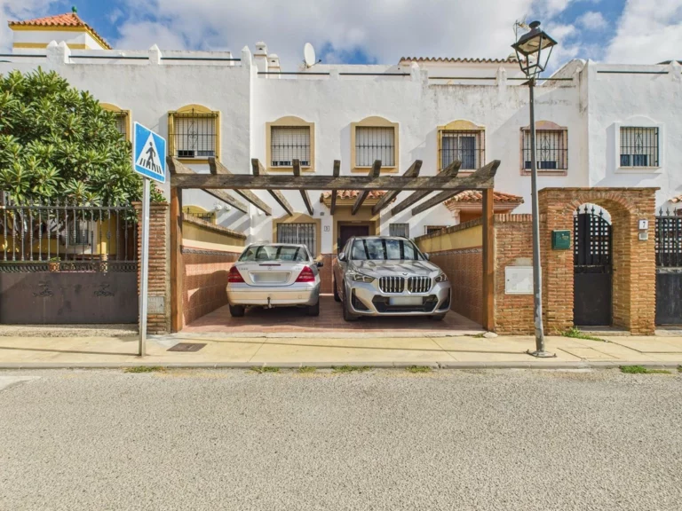 R5163877 | Townhouse in Estepona – 3 beds, 2.5 baths