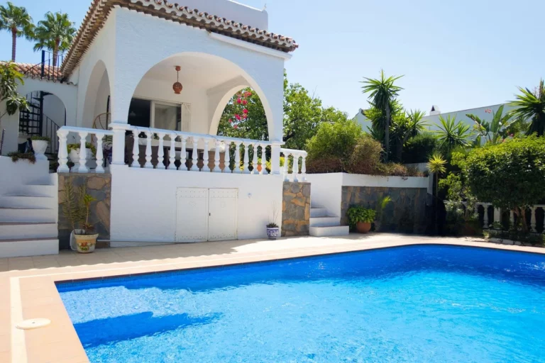 R5462059 | Detached Villa in Estepona – 3 beds, 2 baths