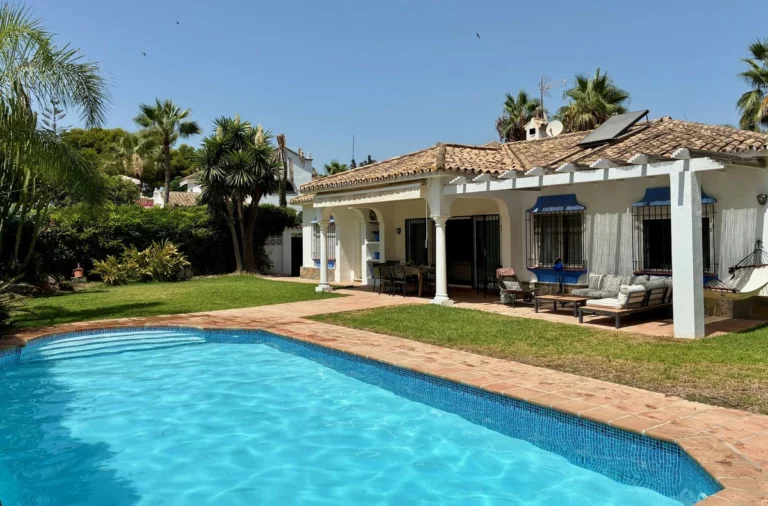 R5509957 | Detached Villa in Estepona – 3 beds, 2.5 baths