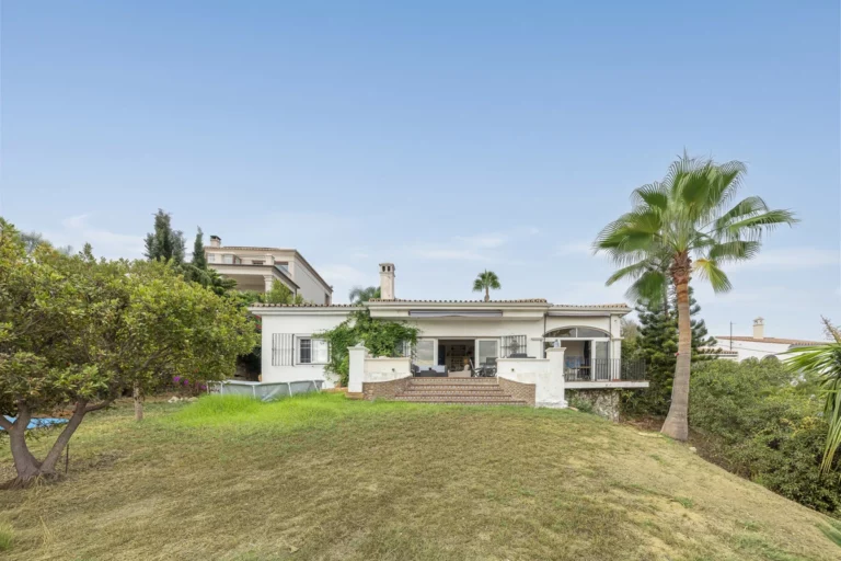 R5506081 | Detached Villa in Estepona – 3 beds, 3 baths