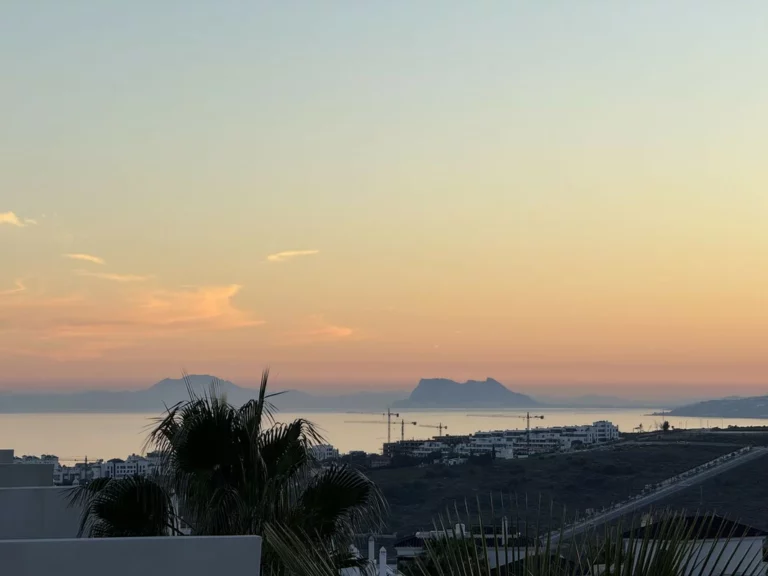 R5337916 | Penthouse in Estepona – 3 beds, 2 baths