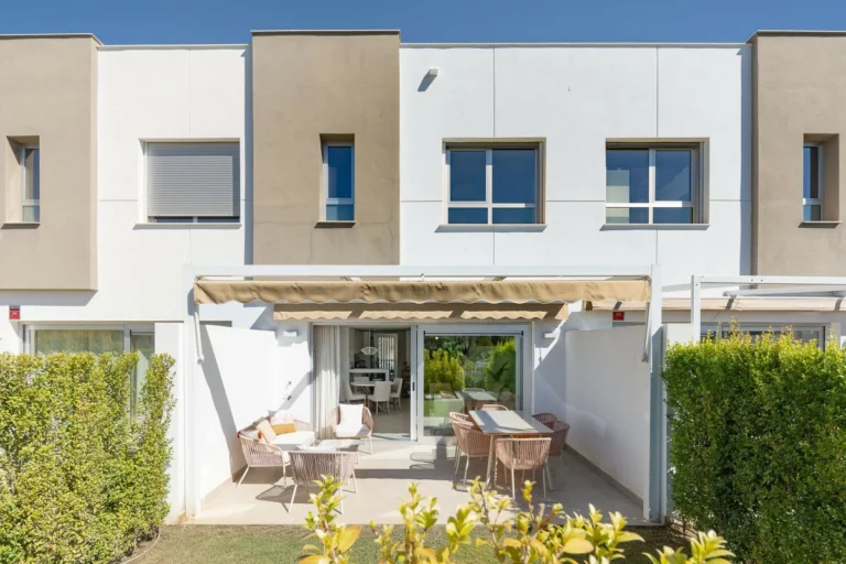 R5521105 | Townhouse in Estepona – 3 beds, 3 baths
