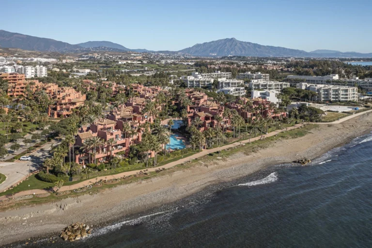 R5452510 | Ground Floor Apartment in Estepona – 2 beds, 2.5 baths