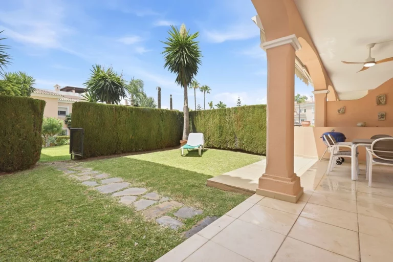 R5453701 | Ground Floor Apartment in Estepona – 2 beds, 2 baths