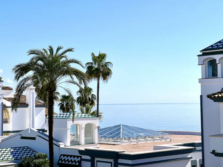 R5517958 | Penthouse Duplex in Estepona – 3 beds, 3.5 baths