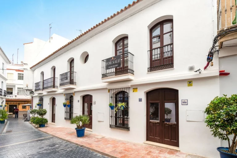 R5517634 | Townhouse in Estepona – 3 beds, 3 baths