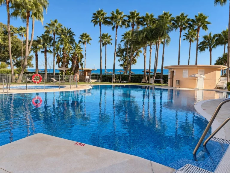 R5488183 | Ground Floor Apartment in Estepona – 2 beds, 2 baths
