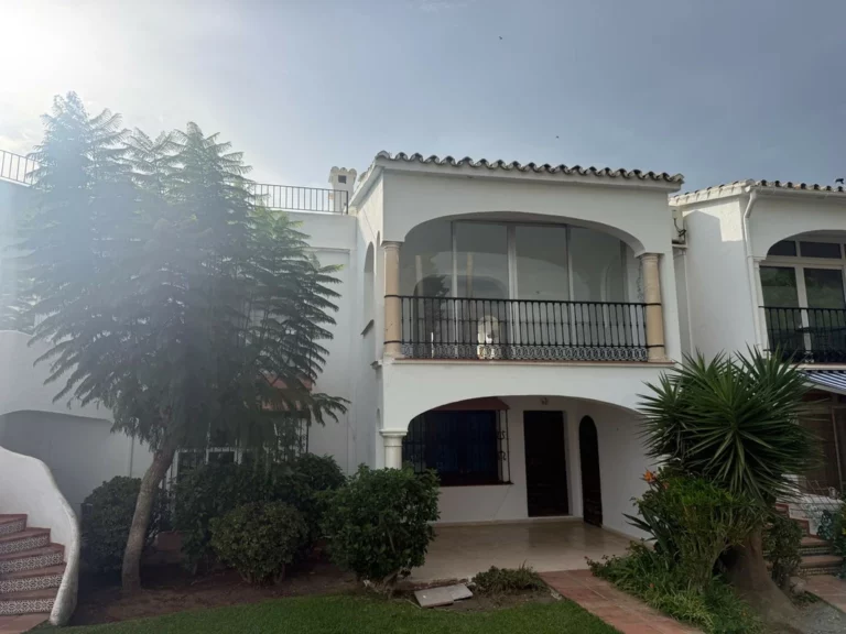 R5480941 | Top Floor Apartment in El Paraiso – 1 beds, 1 baths