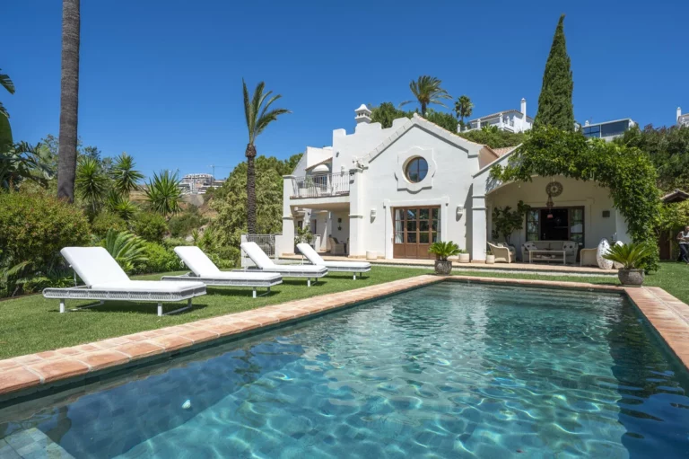 R5460616 | Detached Villa in Estepona – 4 beds, 4.5 baths