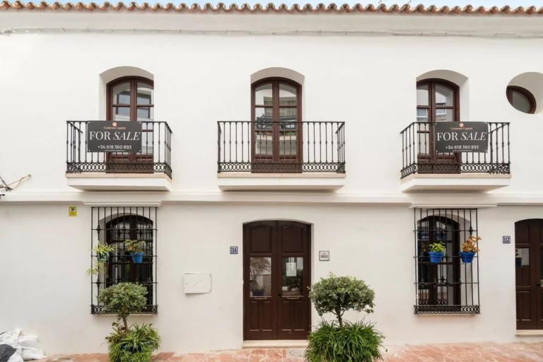 R5524759 | Townhouse in Estepona – 3 beds, 3 baths