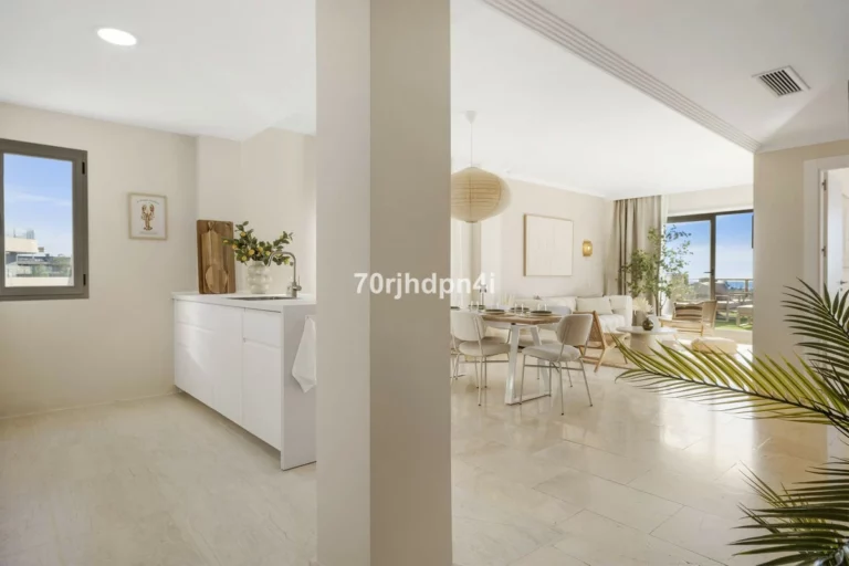 R5257036 | Penthouse in Selwo – 3 beds, 2 baths