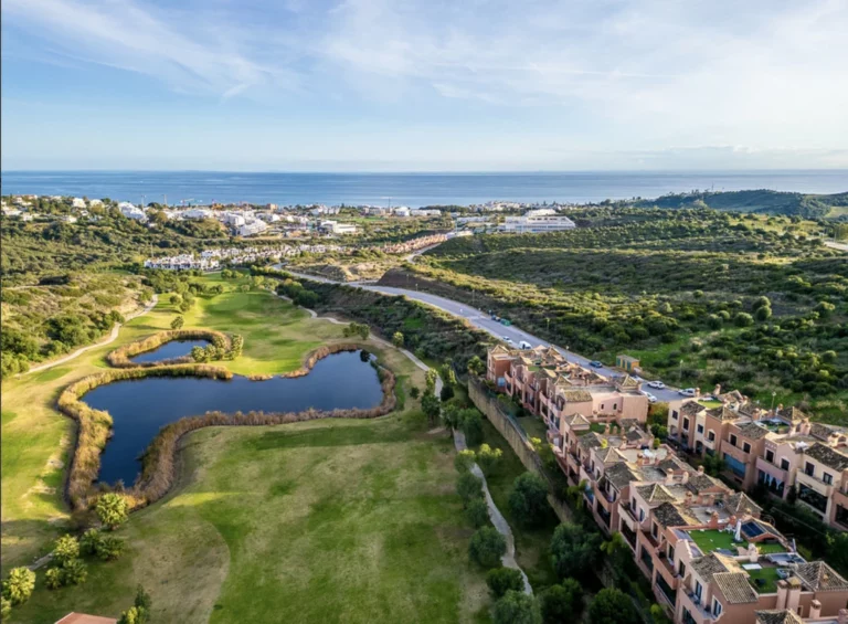 R5305330 | Semi-Detached House in Estepona – 4 beds, 6 baths