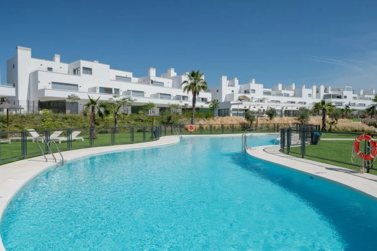 R5401633 | Ground Floor Apartment in Estepona – 2 beds, 2 baths