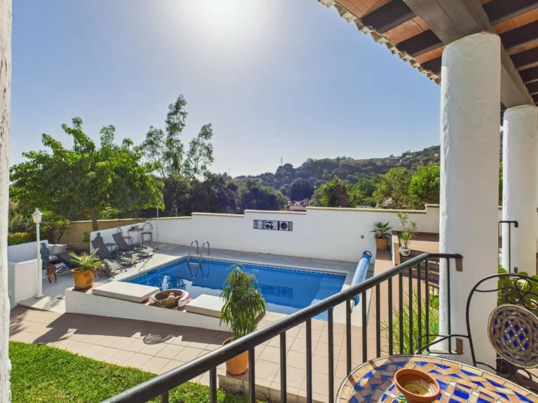 R5232286 | Detached Villa in Estepona – 4 beds, 3 baths