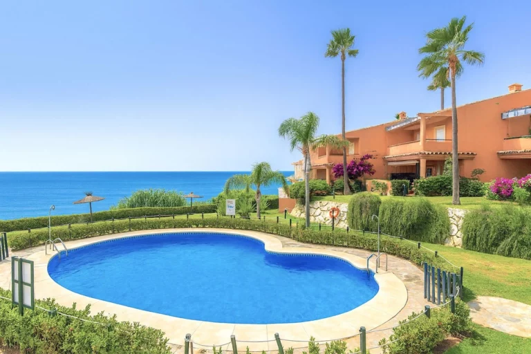 R5169457 | Townhouse in Estepona – 3 beds, 3 baths