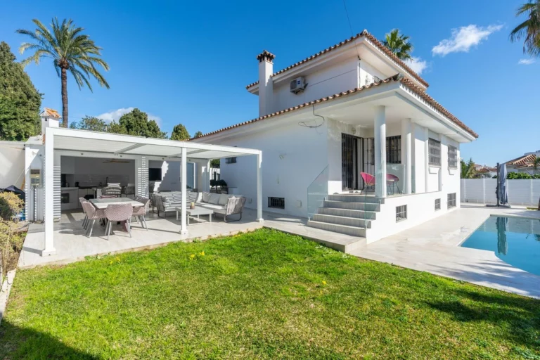 R5498443 | Detached Villa in El Paraiso – 5 beds, 3.5 baths