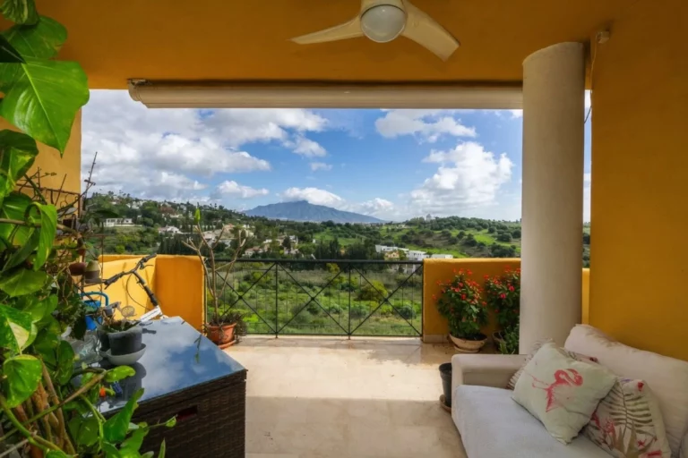 R5438833 | Penthouse in Bel Air – 3 beds, 3 baths