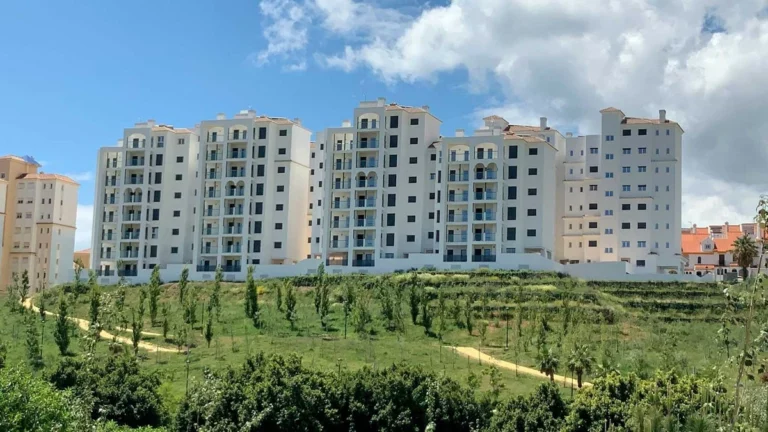R5520142 | Penthouse in Estepona – 3 beds, 2 baths