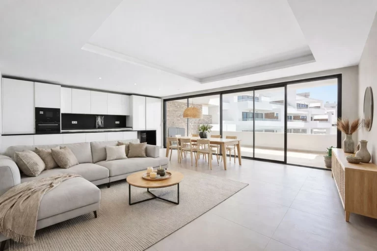 R5486242 | Middle Floor Apartment in Estepona – 2 beds, 2 baths