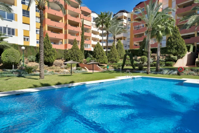 R5518318 | Ground Floor Apartment in Estepona – 2 beds, 2 baths