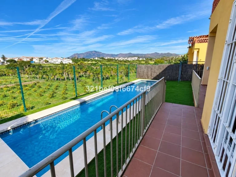 R5489857 | Townhouse in Cancelada – 4 beds, 3 baths