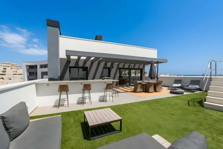 R5447593 | Penthouse in Estepona – 4 beds, 3 baths