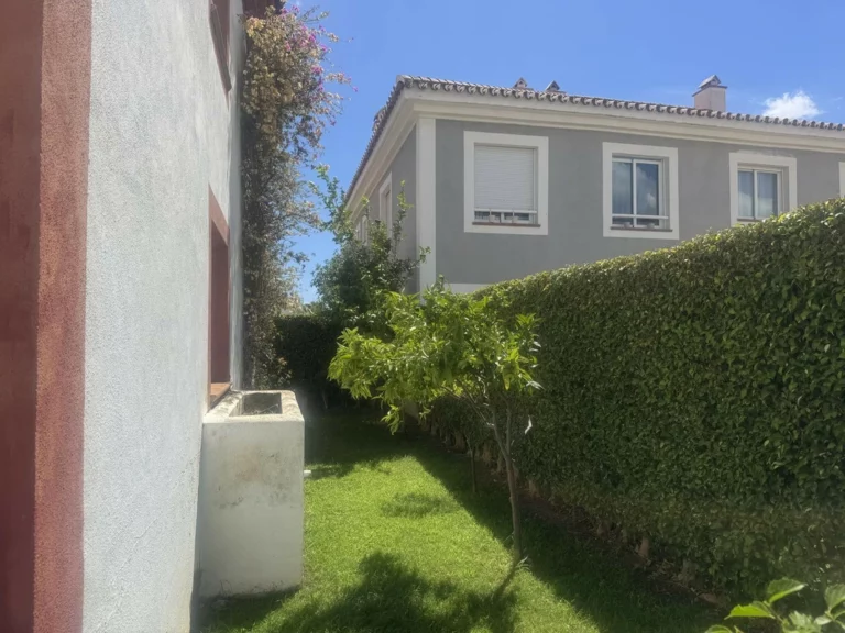 R5468962 | Townhouse in Estepona – 3 beds, 2.5 baths