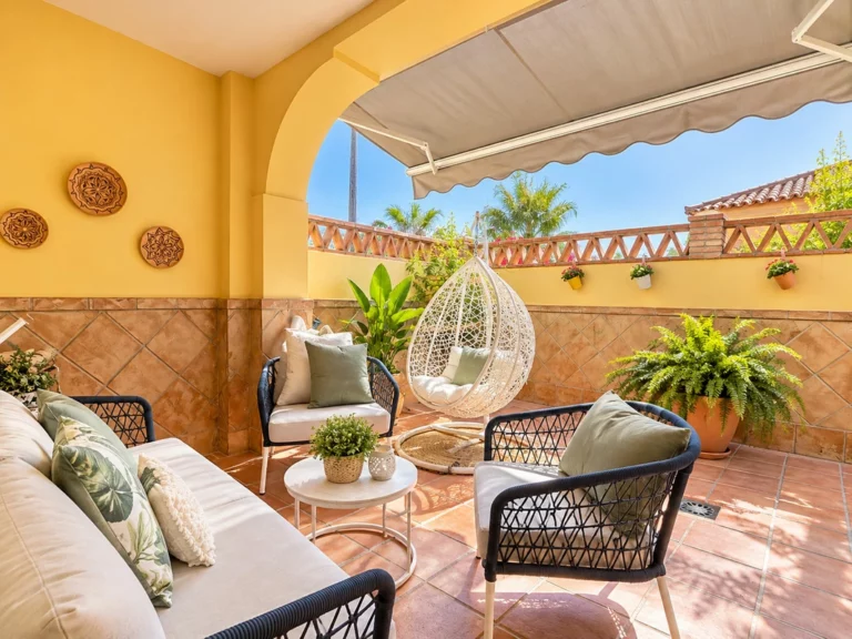 R5511883 | Townhouse in Estepona – 4 beds, 3.5 baths