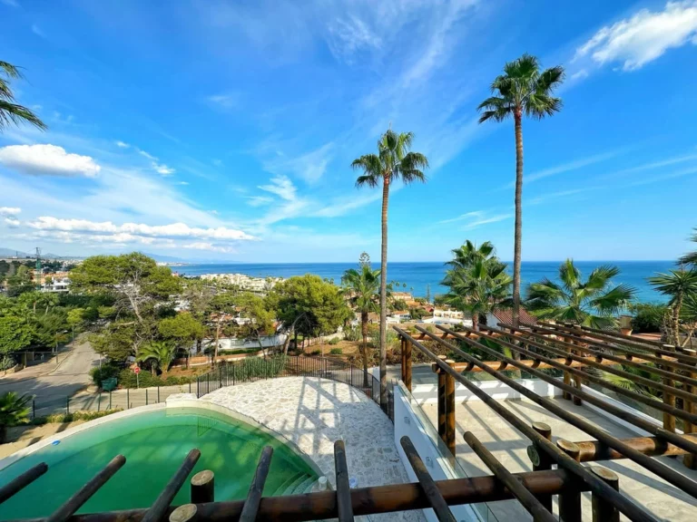 R5490154 | Detached Villa in Estepona – 4 beds, 5 baths