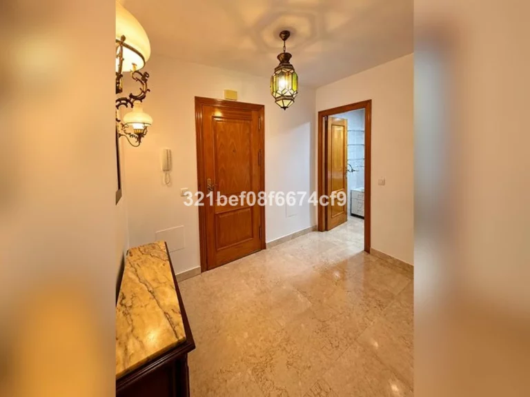 R5489944 | Middle Floor Apartment in Estepona – 3 beds, 2 baths