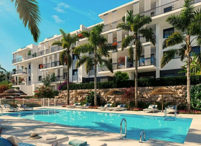 R5427679 | Middle Floor Apartment in Estepona – 2 beds, 2 baths