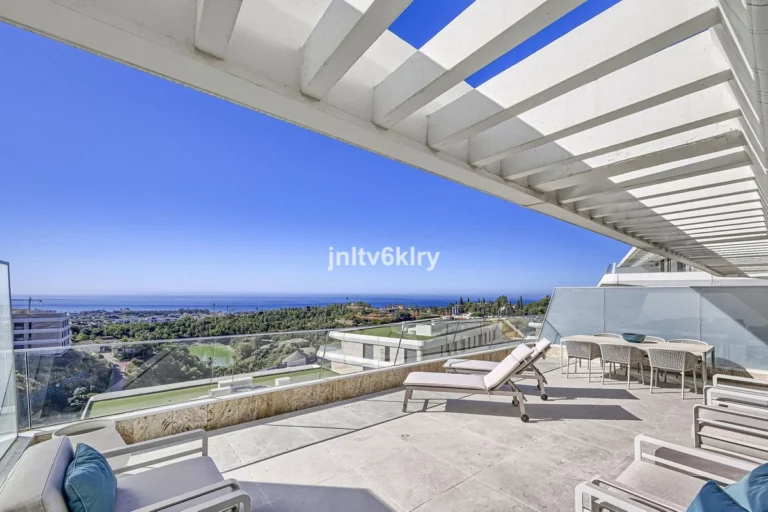 R5461537 | Middle Floor Apartment in Estepona – 3 beds, 2 baths