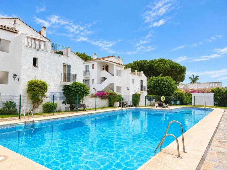 R5524090 | Middle Floor Apartment in Benamara – 1 beds, 1 baths