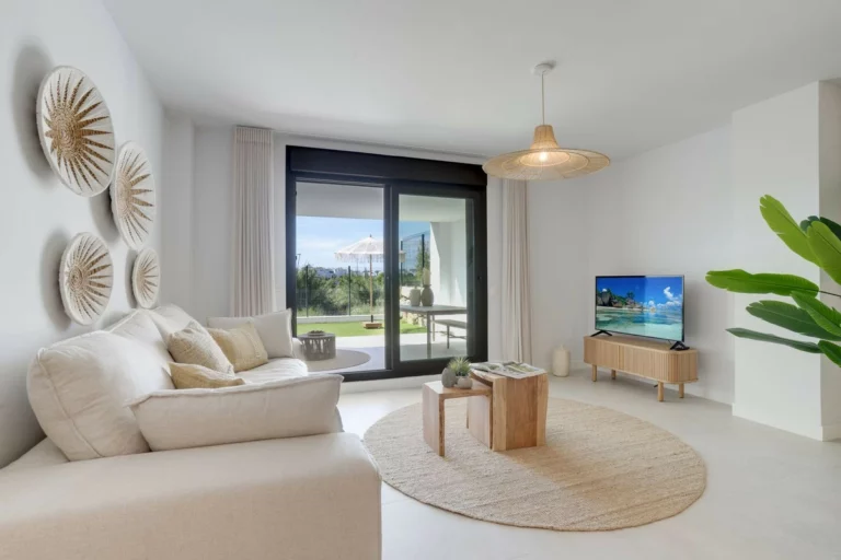 R5423395 | Ground Floor Apartment in Estepona – 3 beds, 2 baths