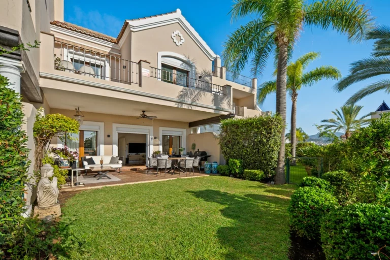 R5495632 | Townhouse in El Paraiso – 3 beds, 2.5 baths