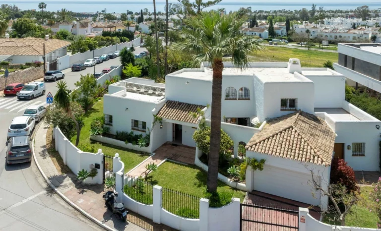 R5371150 | Detached Villa in Bel Air – 5 beds, 5 baths