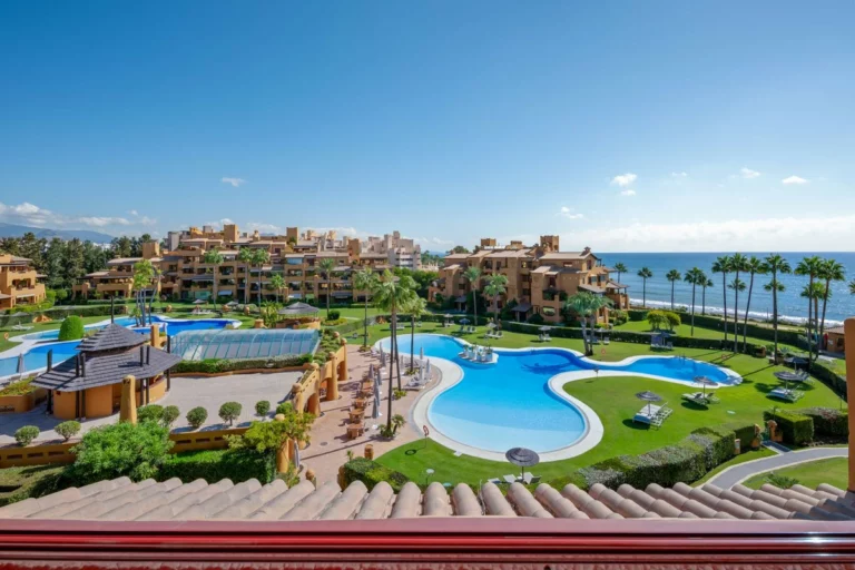 R5483620 | Middle Floor Apartment in Estepona – 3 beds, 3 baths
