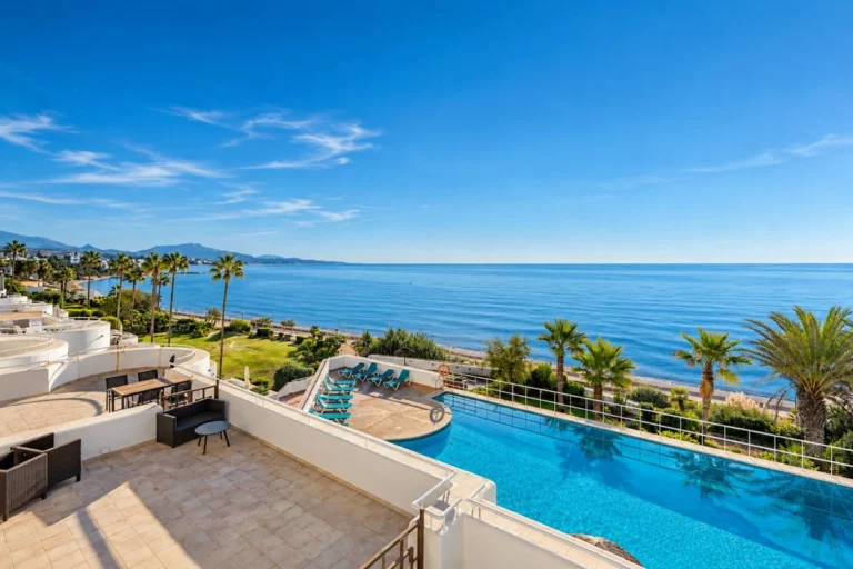 R5159263 | Penthouse in Estepona – 3 beds, 3 baths