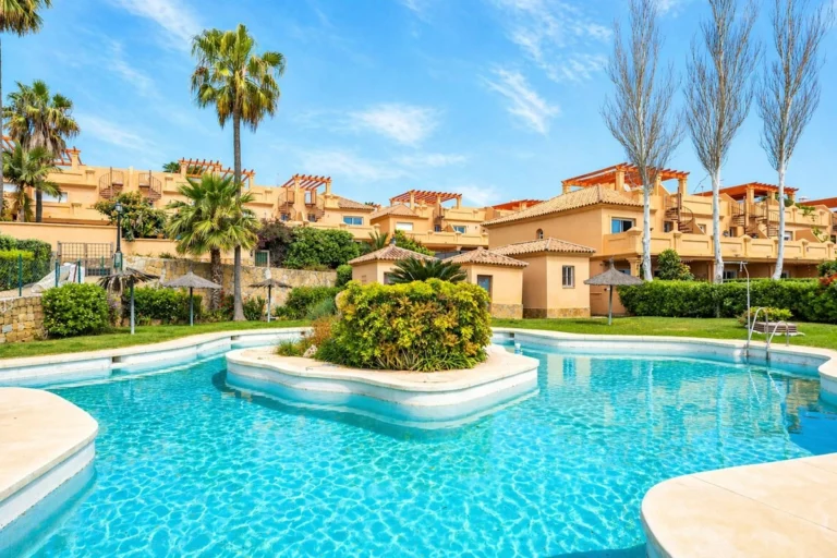 R5361640 | Townhouse in Estepona – 3 beds, 2.5 baths