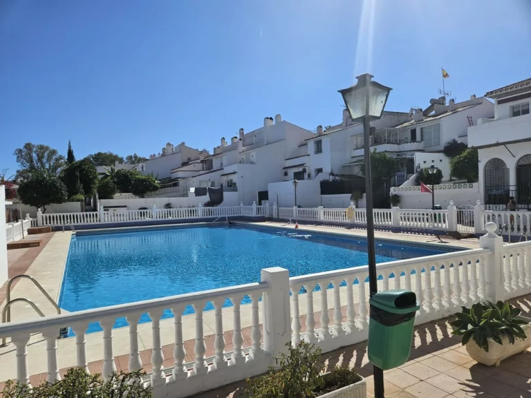 R5513440 | Townhouse in Atalaya – 3 beds, 3 baths