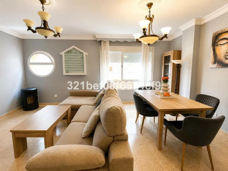 R5489881 | Top Floor Apartment in Estepona – 2 beds, 1 baths