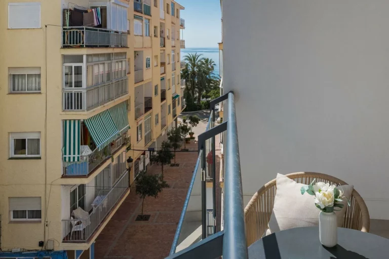 R5486710 | Top Floor Apartment in Estepona – 2 beds, 2 baths