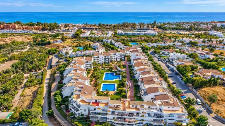 R5478877 | Penthouse Duplex in Bel Air – 3 beds, 3 baths