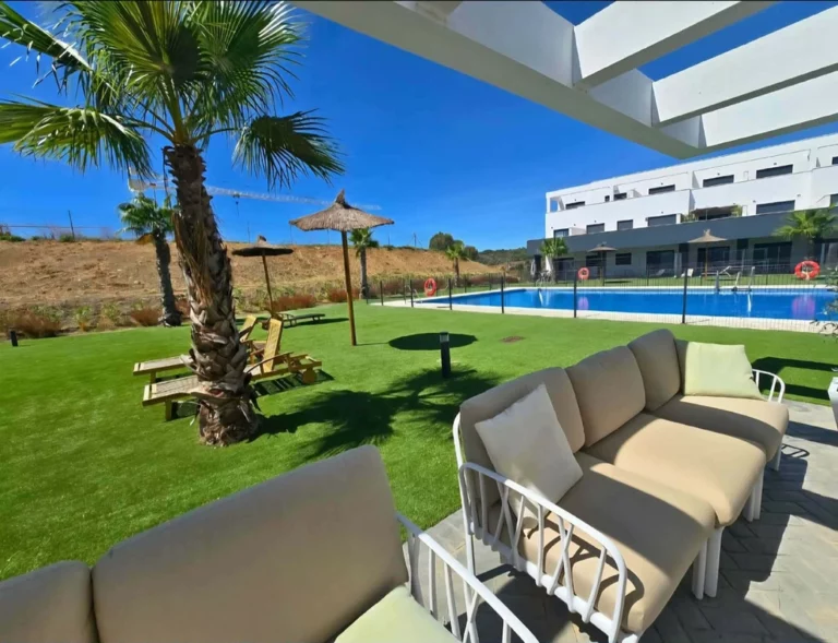 R5374786 | Ground Floor Apartment in Estepona – 2 beds, 2 baths