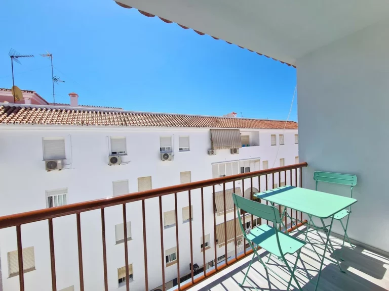 R5080939 | Top Floor Apartment in Estepona – 4 beds, 2 baths