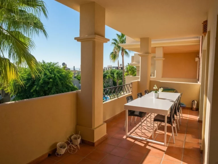 R5505703 | Middle Floor Apartment in Bel Air – 3 beds, 2 baths